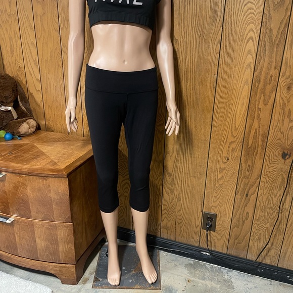 Lululemon" Wunder Under Cropped-Black-Size 8 - Picture 2 of 15